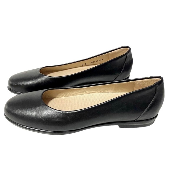SAS Scenic Black Leather Flat Shoes 9 Slim Ballet Classic Slip-on Comfort Loafer - Picture 1 of 15